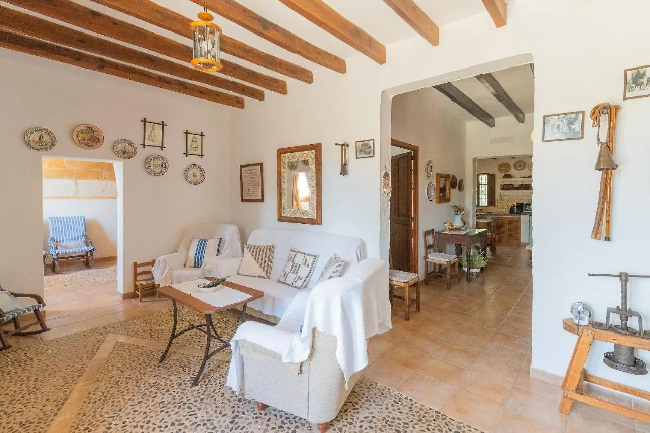 Murtera- Traditional Country Manor House For 9 People 5 Bedrooms And 4 Bathrooms Near Sant Llorenc Spain
