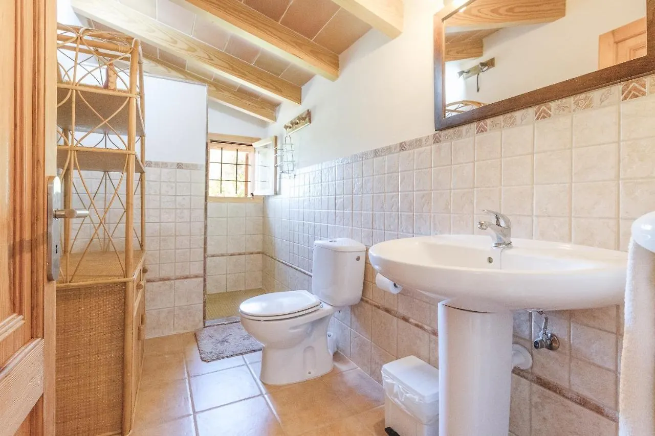 Murtera- Traditional Country Manor House For 9 People 5 Bedrooms And 4 Bathrooms Near Sant Llorenc Spain