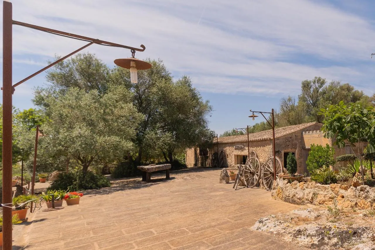 Murtera- Traditional Country Manor House For 9 People 5 Bedrooms And 4 Bathrooms Near Sant Llorenc Spain